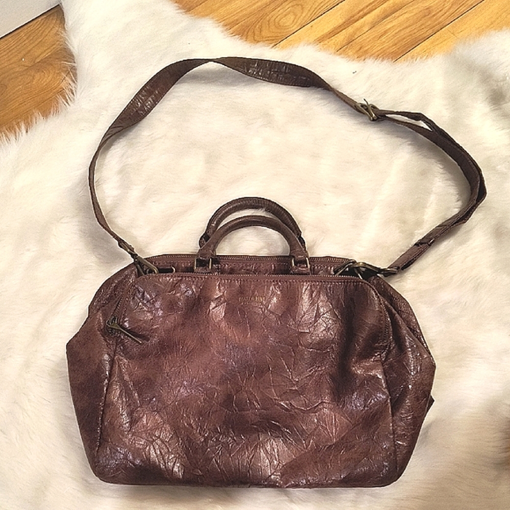 Matt & Nat Textured Brown Vegan Leather Bag. Great Condition.